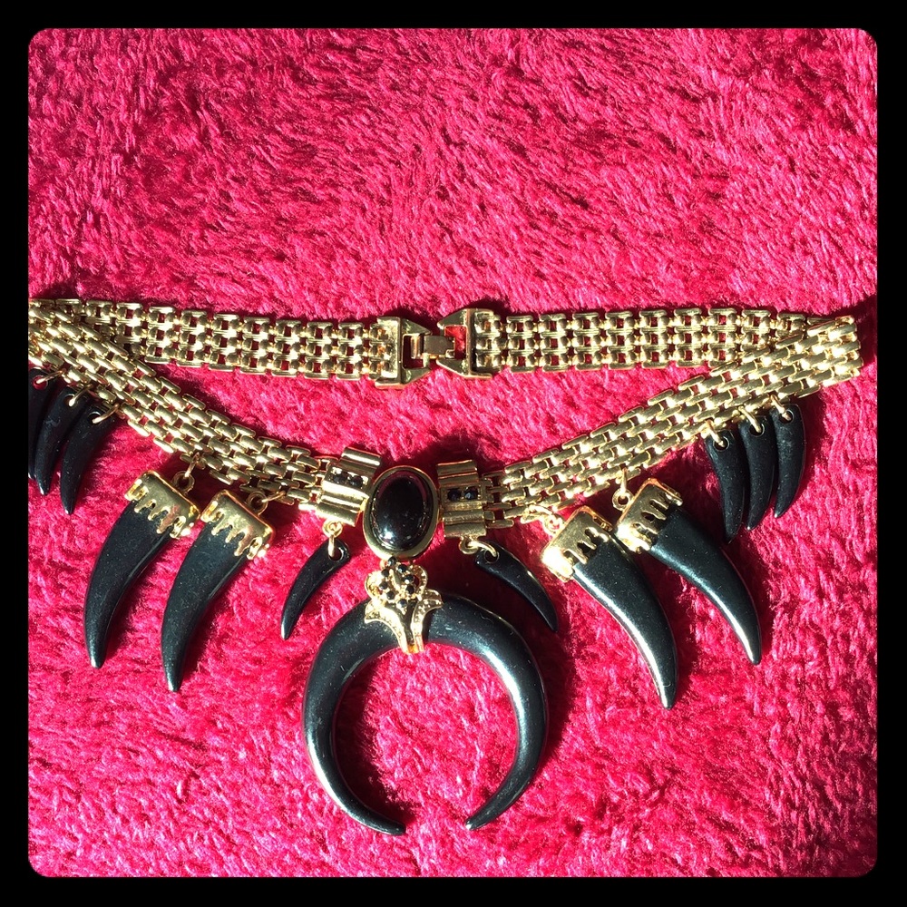 BEAUTIFUL GOLD TONE TRIBAL STYLE CHOKER💙